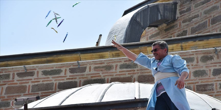 6 ton mesir macunu halka saçıldı