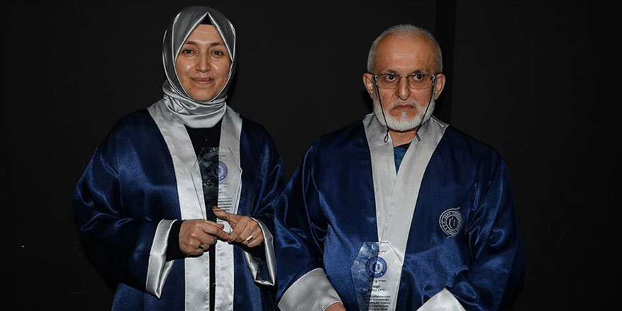 Baba 66, kızı 40 yaşında aynı üniversiteden mezun oldu