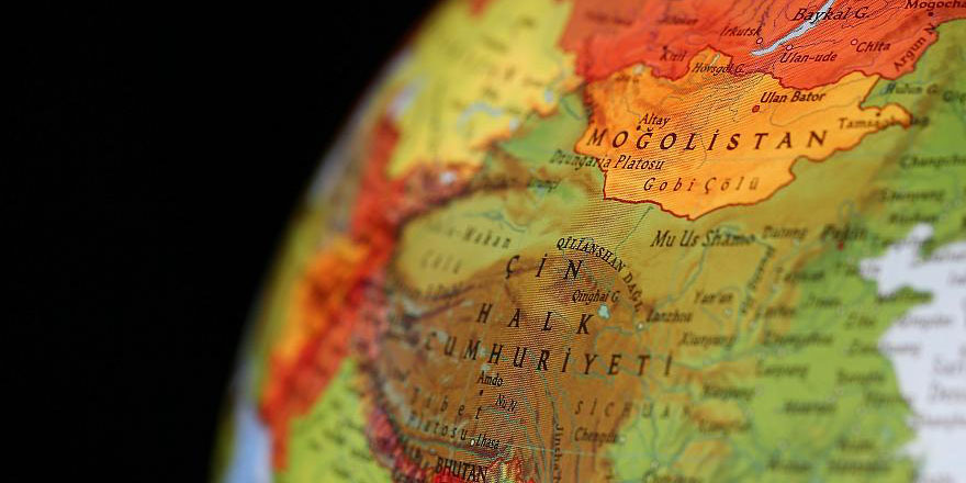 Çin'de 50 ton ağırlığında robot at sergilendi