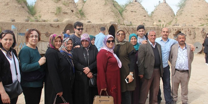 Şehit aileleri Said Nursi'nin mezarını da ziyaret etti