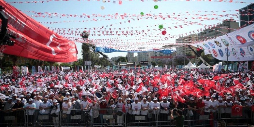 1 Mayıs etkinliklerine 303 bin kişi katıldı