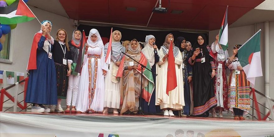 40 farklı ülkeden öğrenci ülkelerini tanıttı