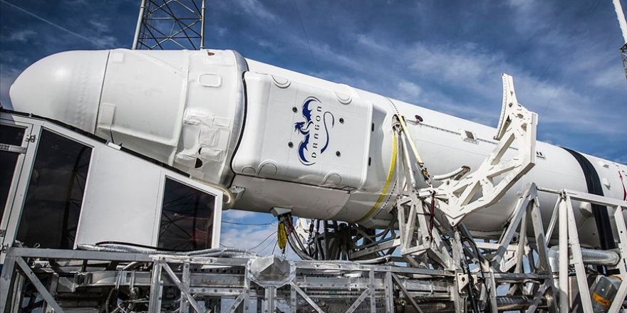SpaceX'in personel taşıyıcı mekiği yer testinde alev aldı