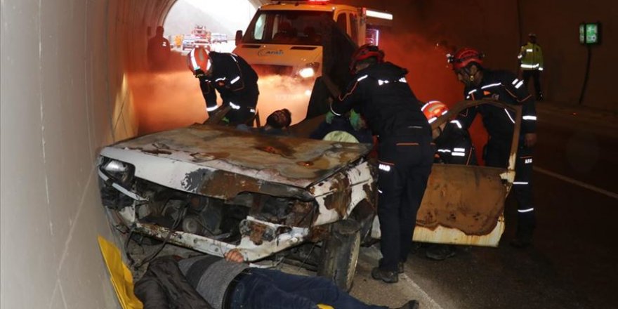 Mutu Tüneli'nde gerçeğini aratmayan trafik kazası tatbikatı