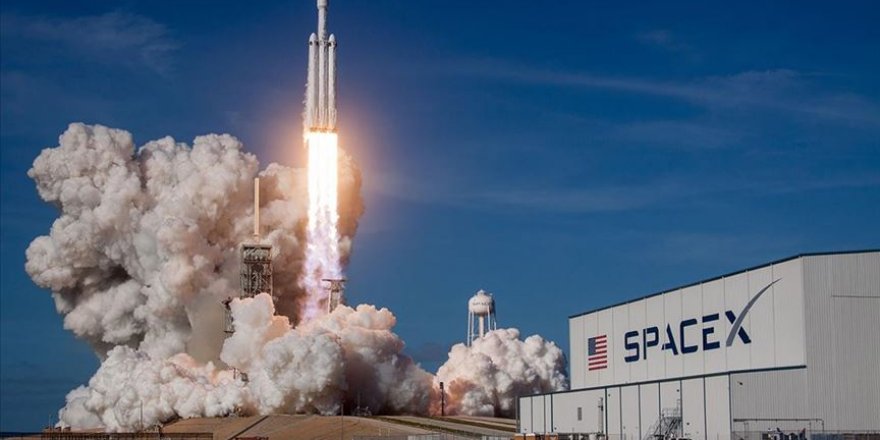 SpaceX, kargo mekiğinin fırlatılışını erteledi