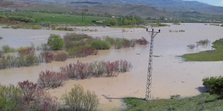 Kars'ta yoğun sağanak taşkınları getirdi
