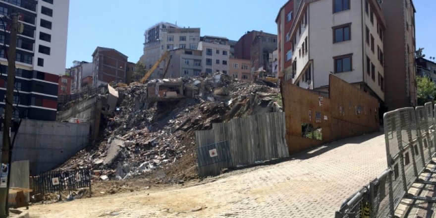 Kağıthane'de hasarlı binaların yıkımı gerçekleştiriliyor