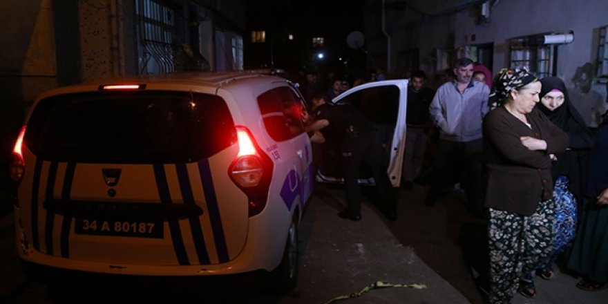 Fatih'te bir bina çökme tehlikesi nedeniyle boşaltıldı