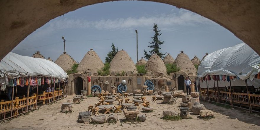 Konik kubbeli Harran evleri ilgi çekiyor