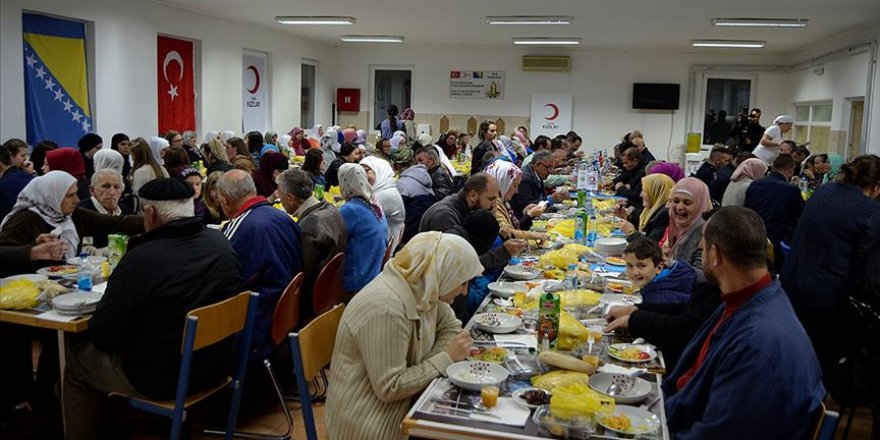 Türk Kızılayı'ndan Bosna'da iftar