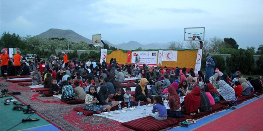 Türk Kızılayı'ndan Afgan yetimlere iftar