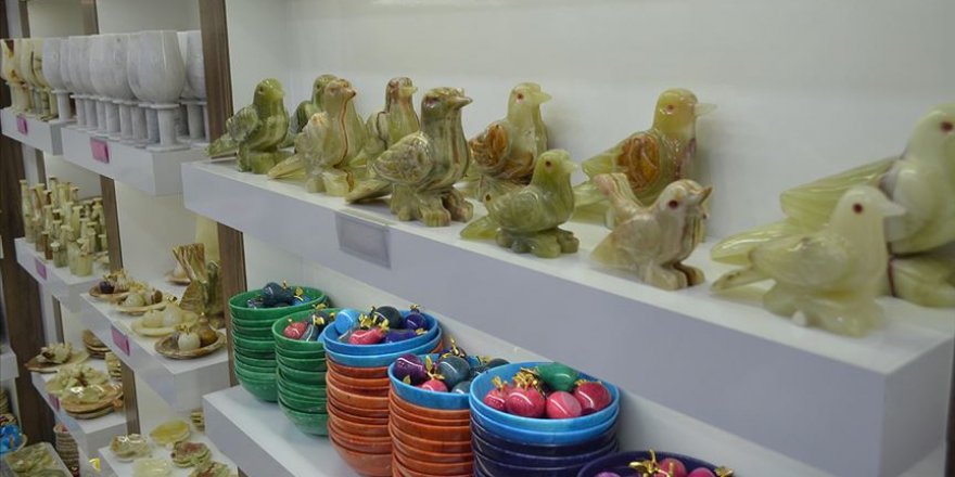 Oniks taşı ustaları zamana direniyor