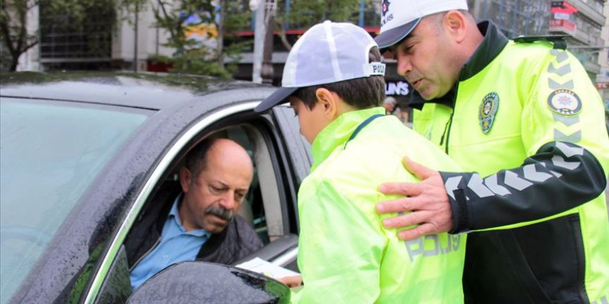 Ankara trafiğini 'minik polisler' denetledi