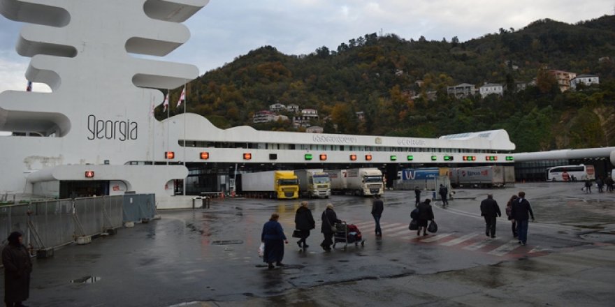 Eski kimlikle Gürcistan'a gidilemeyecek