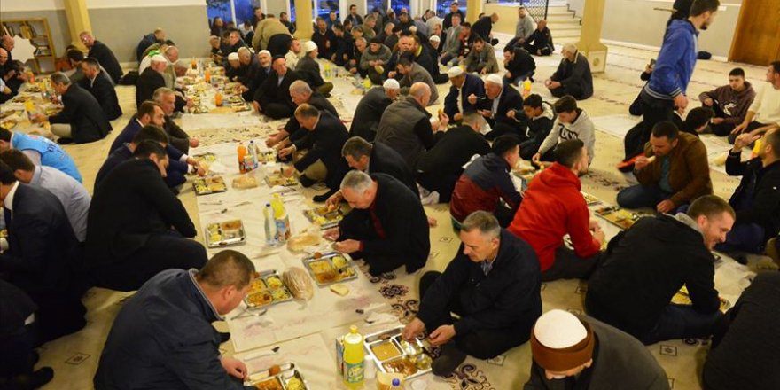 Diyanet Vakfı'ndan Kosova'da iftar