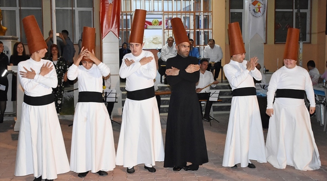 Engelli semazenler izleyenleri etkiledi