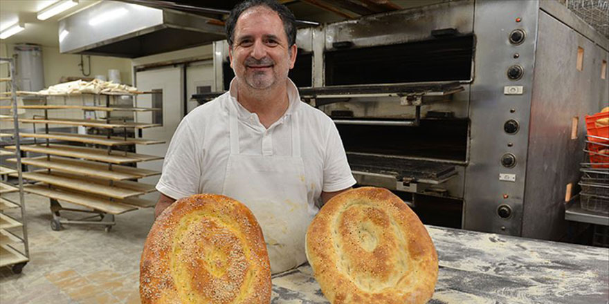 Müslümanlar İtalyan fırıncının pidesine büyük rağbet gösteriyor