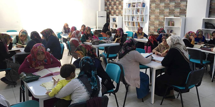 Belediyenin kadın ve gençlik merkezlerinde mukabele yapılıyor