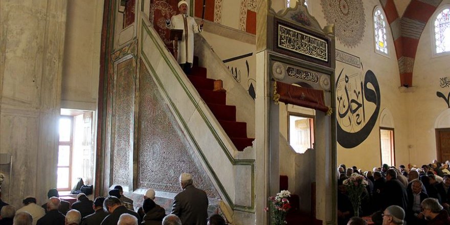 Edirne'de kılıçla hutbe geleneği sürüyor