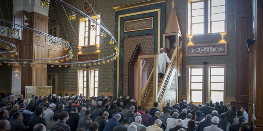 Balkan camilerine Vakıflar Genel Müdürlüğü sahip çıkıyor