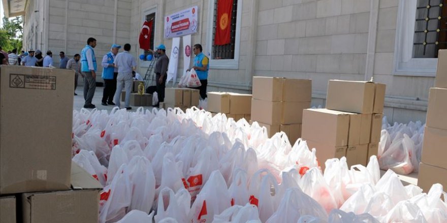 Türkiye'den Kırgızistan'da ihtiyaç sahiplerine gıda yardımı
