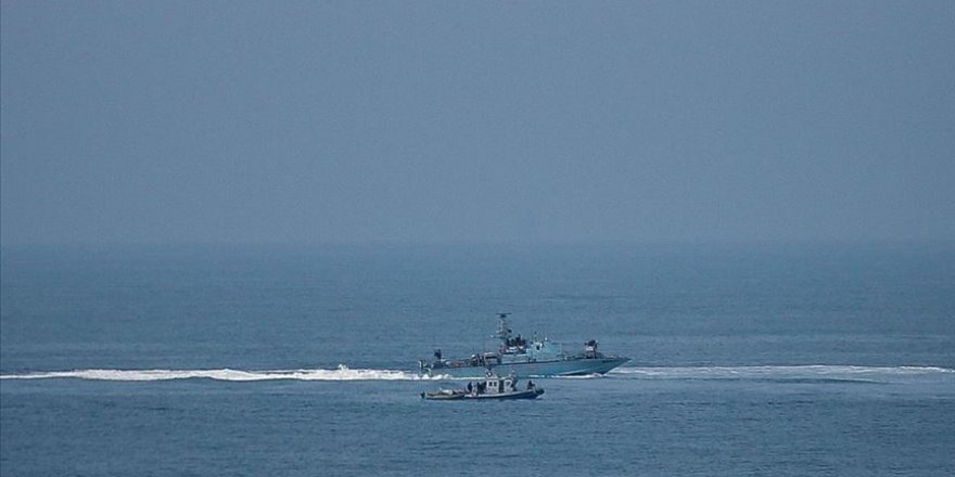 İşgalci İsrail 3 balıkçıyı alıkoydu