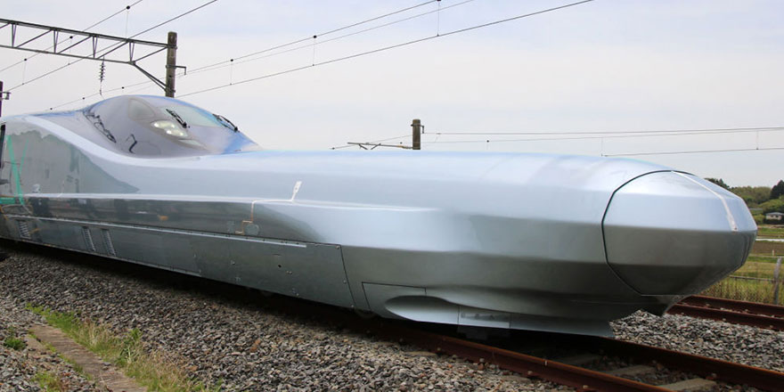 Saatte 600 kilometre hıza çıkabilen maglev treni