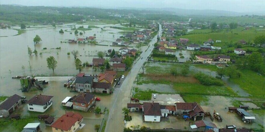Bosna Hersek'teki sel hayatı olumsuz etkiledi