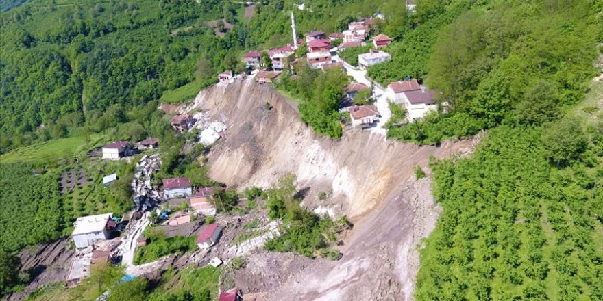 Heyelan nedeniyle onlarca konut boşaltıldı