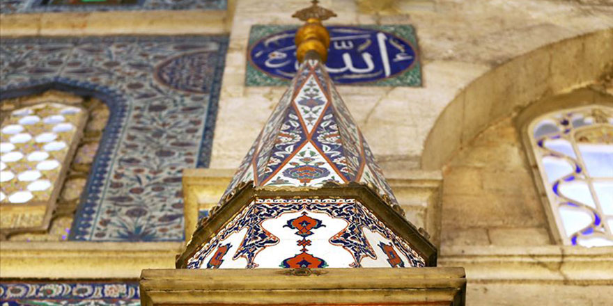 'Cennetten gelen parçalar' İstanbul'daki camide