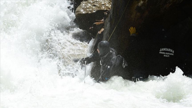 AA muhabirini arayan 2 asker şehit oldu
