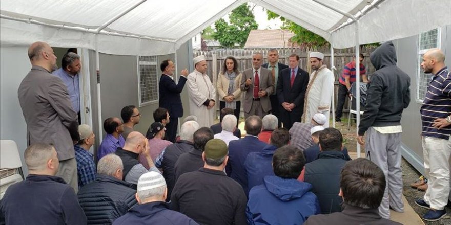 ABD'de kundaklanan camide ilk cuma