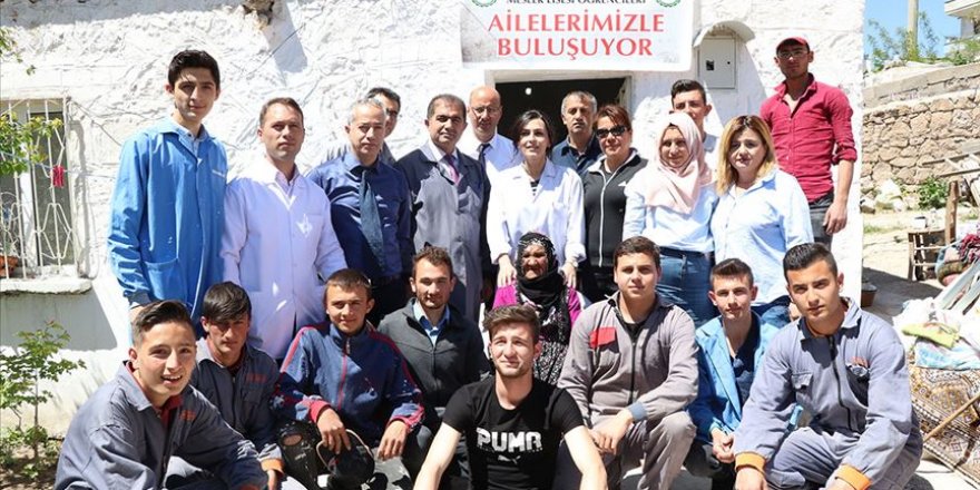 Hem meslek öğreniyorlar hem de yoksulların yardımına koşuyorlar