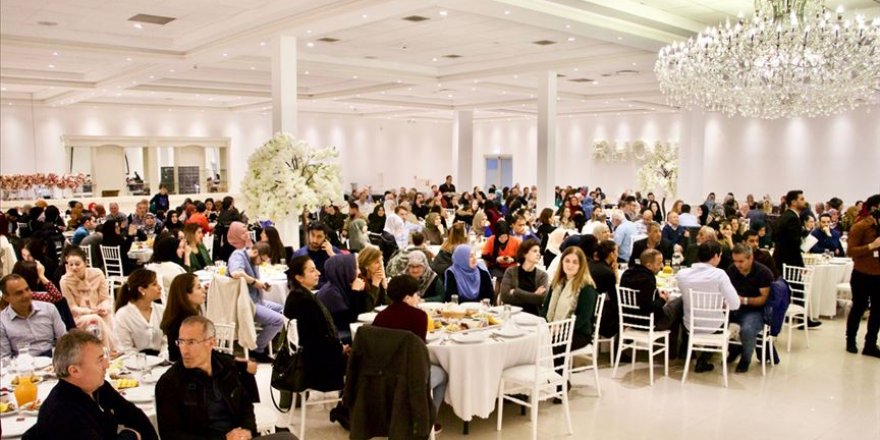 Hollanda'da Kudüs'teki bir okula yardım toplamak için iftar düzenlendi