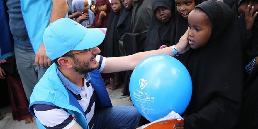 TDV'den Somalili çocuklara bayramlık