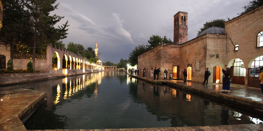 Balıklıgöl'ün 808 yıllık camisi ibadete açılıyor