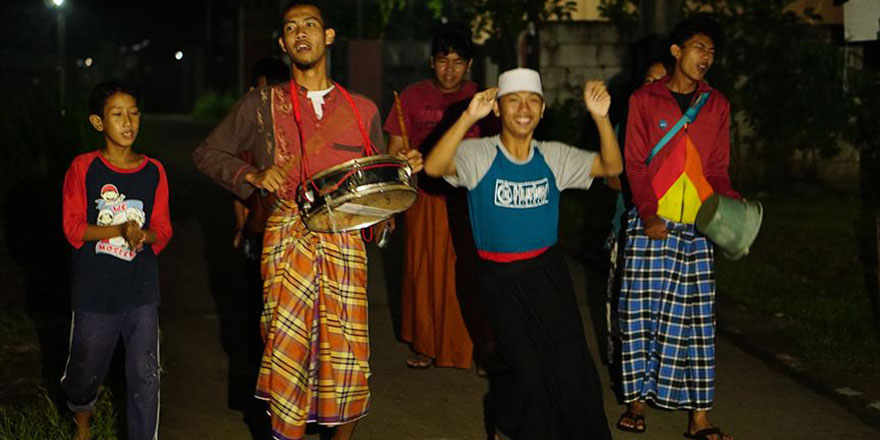 Endonezya'da sahura kaldırma geleneği çocuklara emanet