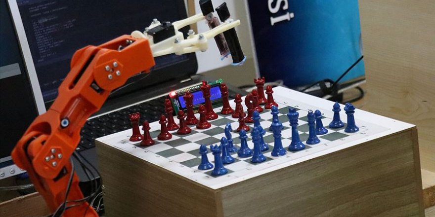 Robotik kol 'Çolak' satrançta rakip tanımıyor