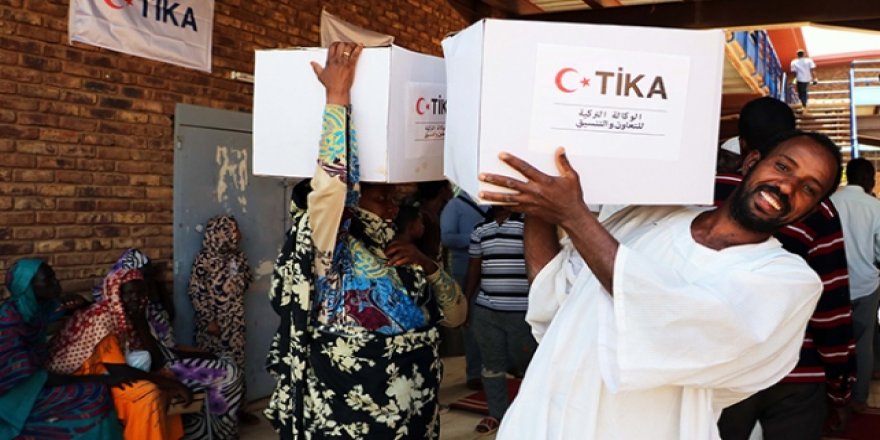 TİKA Hartum'da 2 bin gıda kolisi dağıttı
