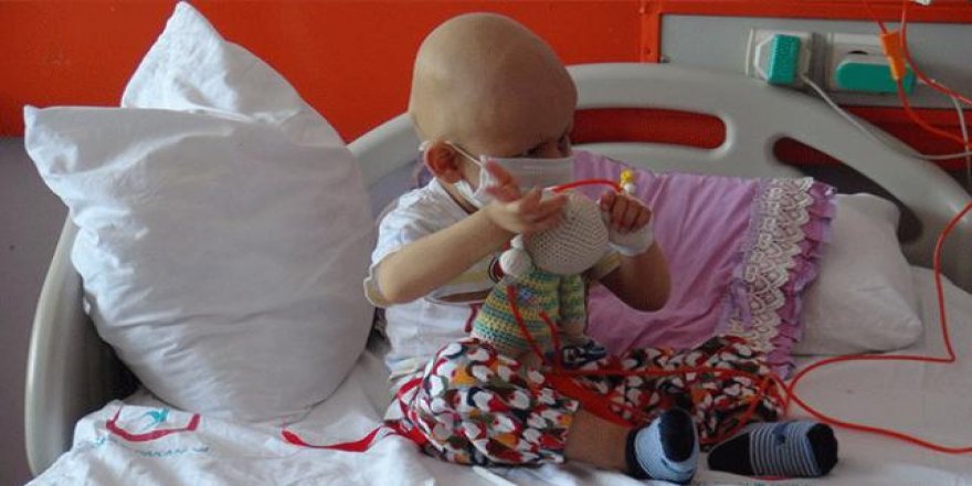 Lösemili çocuklara bayram hediyesi "örgü bebek"