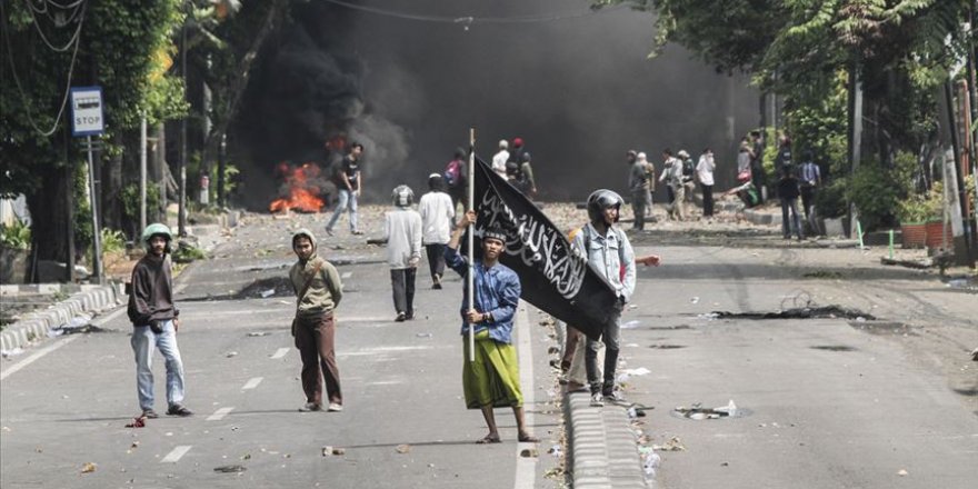 Endonezya'da kanlı protestolar: 8 ölü