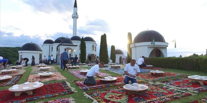 Bosna'da geleneksel iftar yapıldı