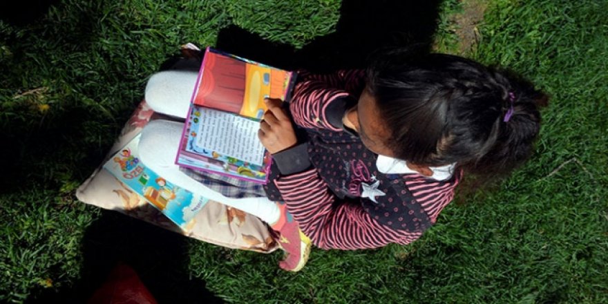 Öğrenciler güzel havayı 'okuyarak' değerlendirdi