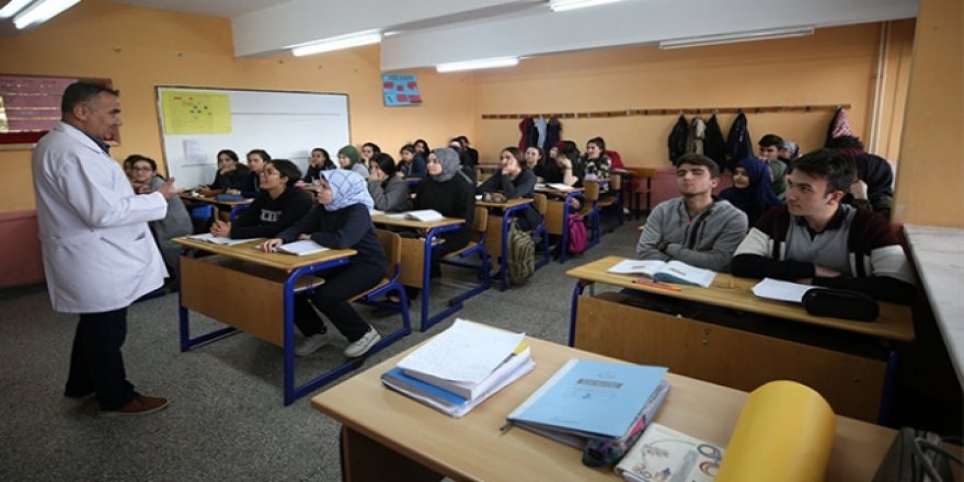 Poliklinikte kurulan okul 38 yıldır "sağlıkçı" yetiştiriyor
