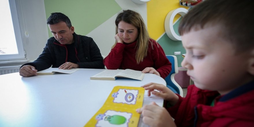 Çocuk kütüphanesi velileri de "kitap kurdu" yaptı