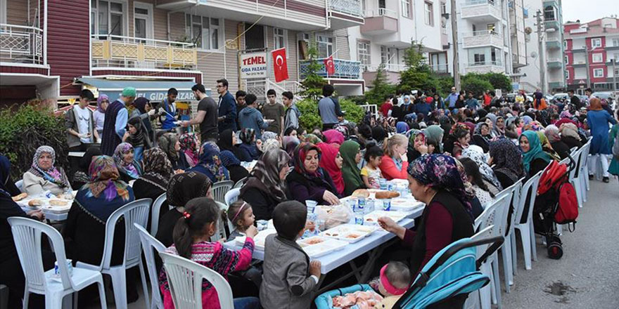 Mahallede 800 yıllık ramazan geleneği