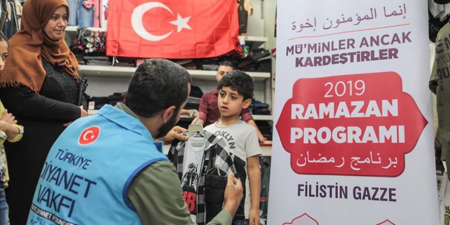 Gazzeli çocukların yüzü bayram öncesi güldü