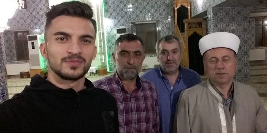 Trabzonsporlu futbolcuyu sabah namazında gören imam coştu