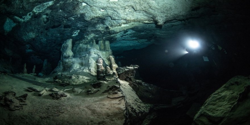 Peribacalarını andıran su altı mağarası keşfedildi