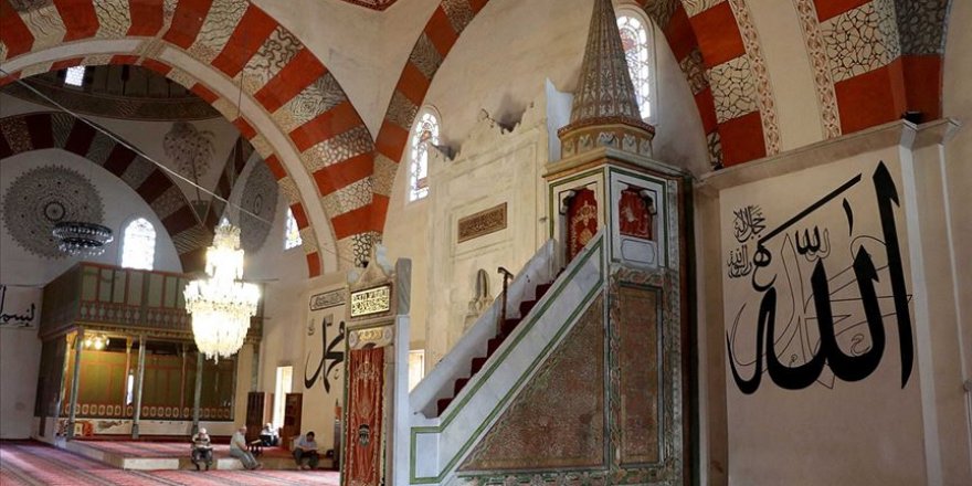 'Selimiye'nin yapısı, Eski Cami'nin yazısı, Üç Şerefeli Cami'nin kapısı'